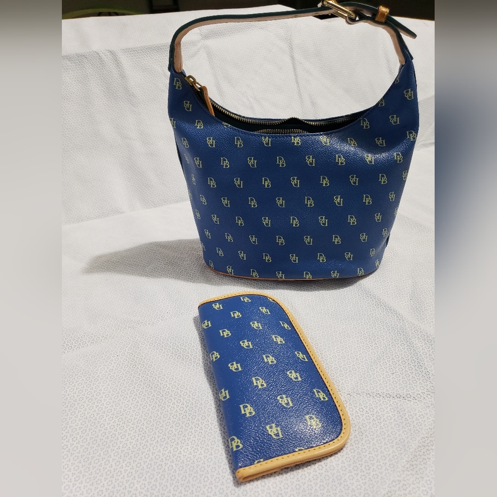 Dooney & Bourke Small Handbag Purse w Glasses Case
